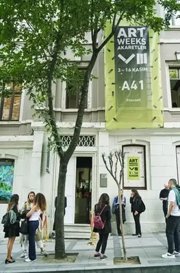 Sanatla Yaşayan Bir Buluşma Noktası: Akaretler Sıraevler