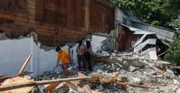 Filipinler'deki 7,8'lik depremde can kaybı artıyor