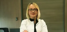 "Kırmızı göz" riskine karşı deniz ve havuzda UV korumalı gözlük önerisi