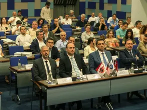 İzmir'de KOBİ'lere ABD pazarındaki ticari fırsatlar anlatıldı