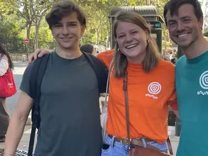 "Que Son Message Réveille la France" : L'Espoir des Jeunes Catholiques Devant le Pape Léon XIV