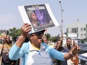 "Suis-Je la Prochaine ?" : En Afrique du Sud, des Féminicides en Série Sèment Effroi et Colère