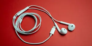 Apple’ın Kablolulu Kulaklıklarını Almak Hala Mantıklı Mı?