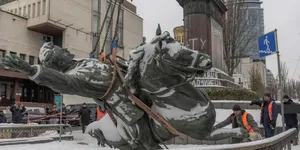Dans L'Est De L'Europe, Les Monuments De L’Armée Rouge Au Cœur D’Une Guerre Des Mémoires