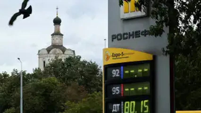 Снабжающий Москву НПЗ «Роснефти» остановился в третий раз за год из-за атаки БПЛА