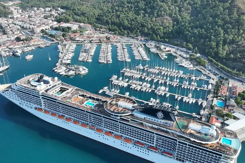 333 Metrelik Dev Kruvaziyer Marmaris'e Yanaştı: 4 Bine Yakın Turist Getirdi