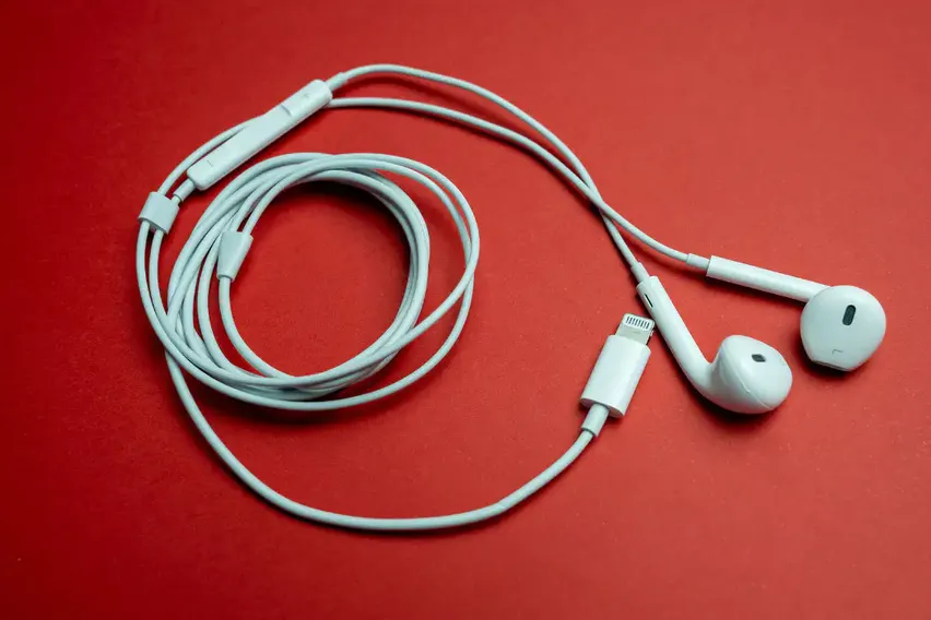 Apple’ın Kablolulu Kulaklıklarını Almak Hala Mantıklı Mı?