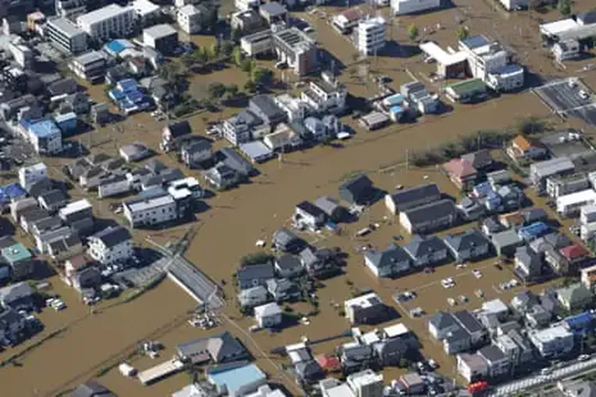 At Least Two People Killed in Japan as Typhoon Dujuan Triggers Heavy Rain, Landslides