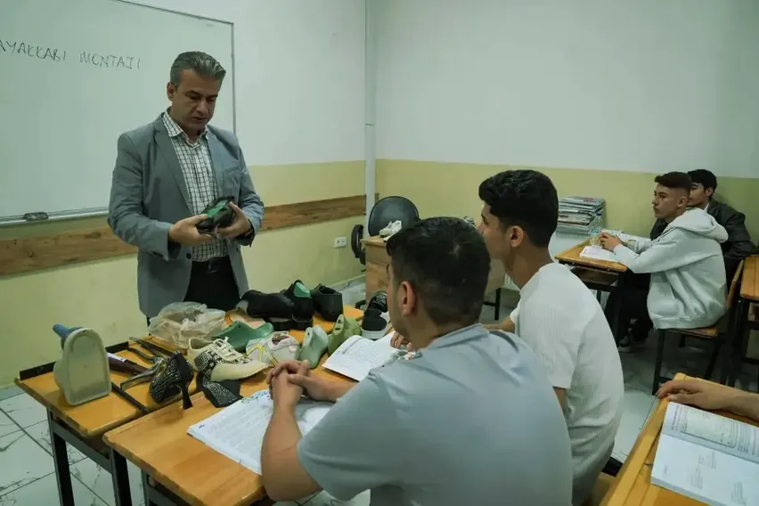 Ayakkabı sektörünün nitelikli iş gücü ihtiyacına mesleki eğitim merkezinden destek Ayakkabı sektörünün nitelikli iş gücü ihtiyacına mesleki eğitim merkezinden destek