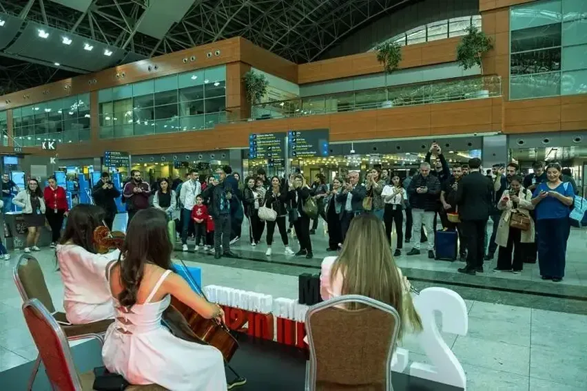 Cumhuriyet Bayramı Sabiha Gökçen Havalimanı'nda kutlandı Cumhuriyet Bayramı Sabiha Gökçen Havalimanı'nda kutlandı