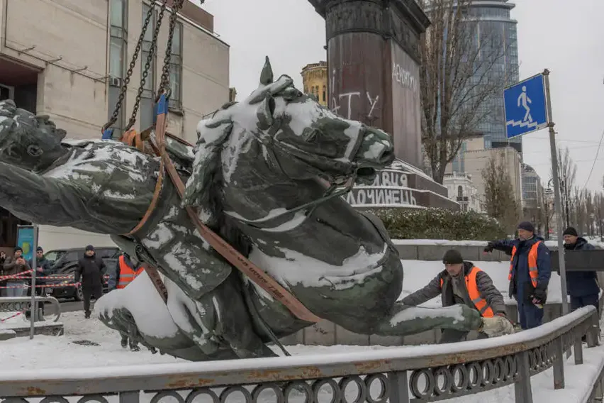 Dans L'Est De L'Europe, Les Monuments De L’Armée Rouge Au Cœur D’Une Guerre Des Mémoires