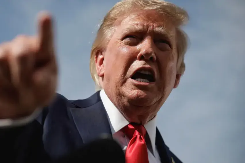 🔴 Donald Trump Annonce Interdire L'Accès De La Maison Blanche À CNN, Politico Et MSNOW