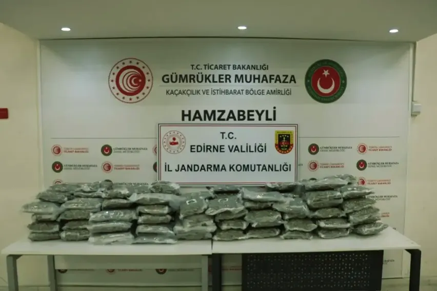 Edirne'de 105,2 kilogram uyuşturucu ele geçirildi Edirne'de 105,2 kilogram uyuşturucu ele geçirildi