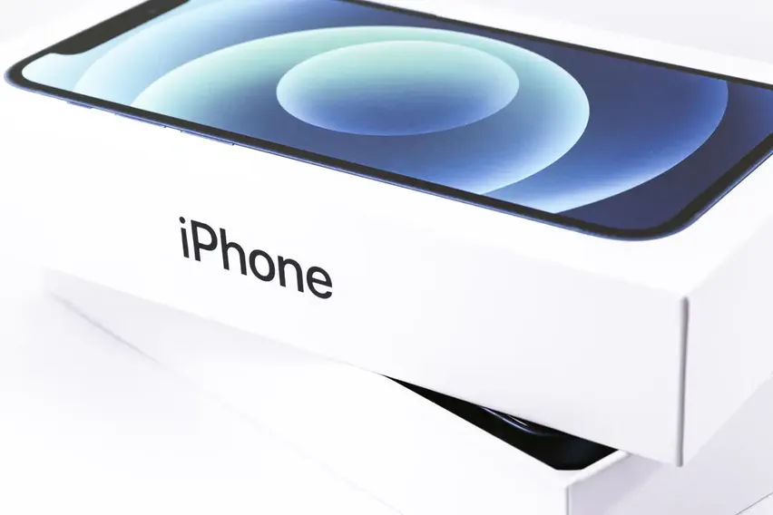 Elma Logolu Çıkartmalar: İphone Kutularının Vazgeçilmezi Neden Ortadan Kayboldu?