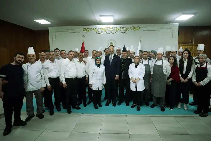 Enerji ve Tabii Kaynaklar Bakanı Bayraktar, Bakanlık personeliyle bayramlaştı: