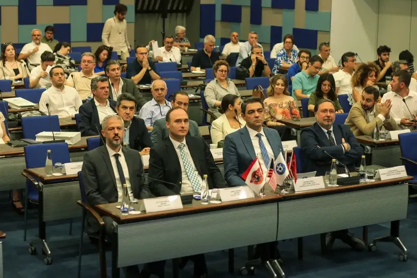 İzmir'de KOBİ'lere ABD pazarındaki ticari fırsatlar anlatıldı İzmir'de KOBİ'lere ABD pazarındaki ticari fırsatlar anlatıldı