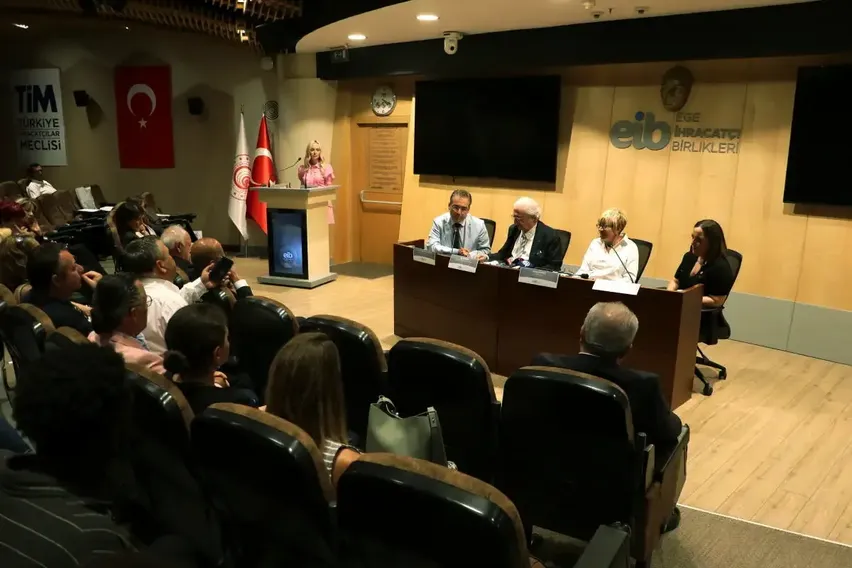 İzmir'de uluslararası öğrencilere "ticaret elçiliği" eğitimi verildi