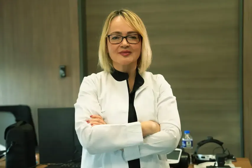 "Kırmızı göz" riskine karşı deniz ve havuzda UV korumalı gözlük önerisi "Kırmızı göz" riskine karşı deniz ve havuzda UV korumalı gözlük önerisi