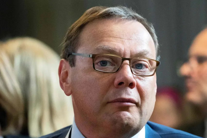 La UE Saca de Su Lista Negra A los Oligarcas Rusos Usmanov y Fridman
