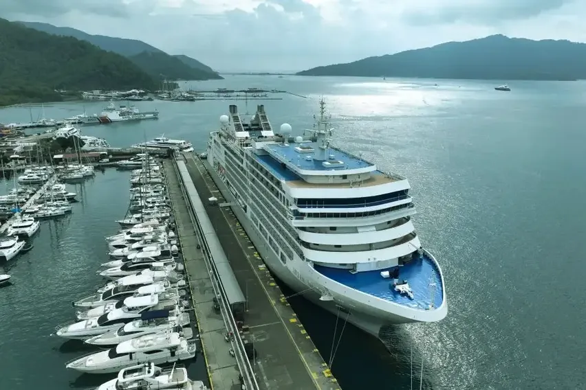 Marmaris'e "Silver Muse" kruvaziyeriyle 580 turist geldi Marmaris'e "Silver Muse" kruvaziyeriyle 580 turist geldi