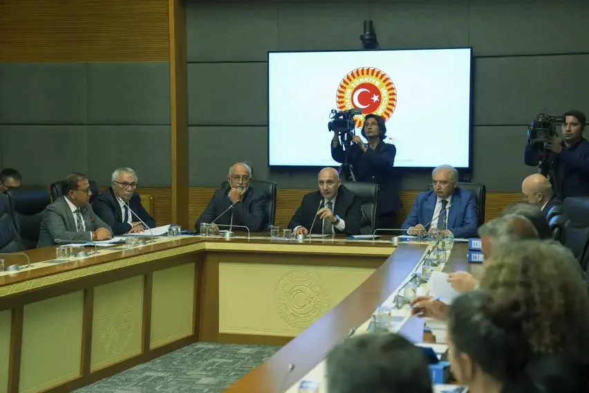 TBMM KİT Komisyonunda Halkbank'ın 2021 ve 2022 yılı hesapları görüşüldü TBMM KİT Komisyonunda Halkbank'ın 2021 ve 2022 yılı hesapları görüşüldü
