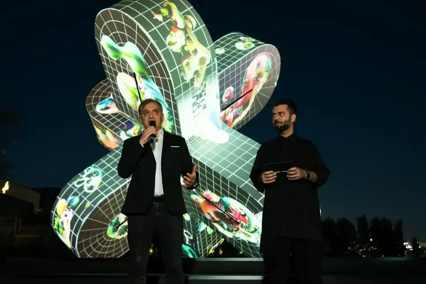 Trendyol Sanat Güvenç Özel'in "Neuroflux" enstalasyonunu İstanbul'da sergiledi