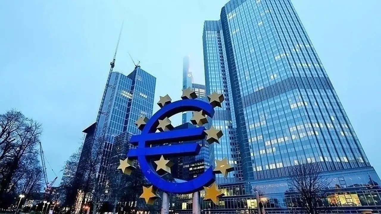 Euro Bölgesi'nde Büyüme Yavaşladı: PMI 10 Ayın Dibinde
